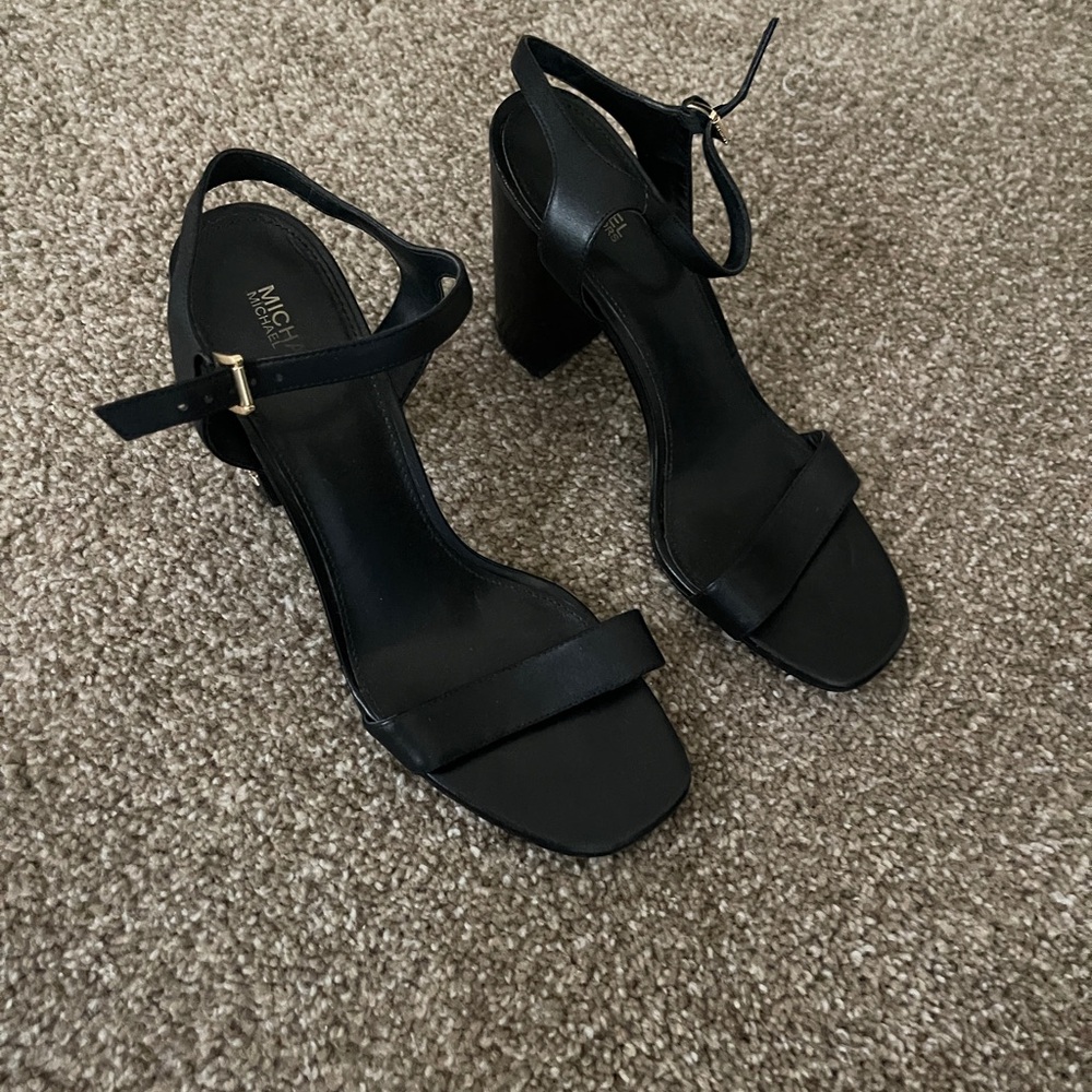 MICHALE KORS BLACK STRAPPY SANDAL HEELS 8.5 US